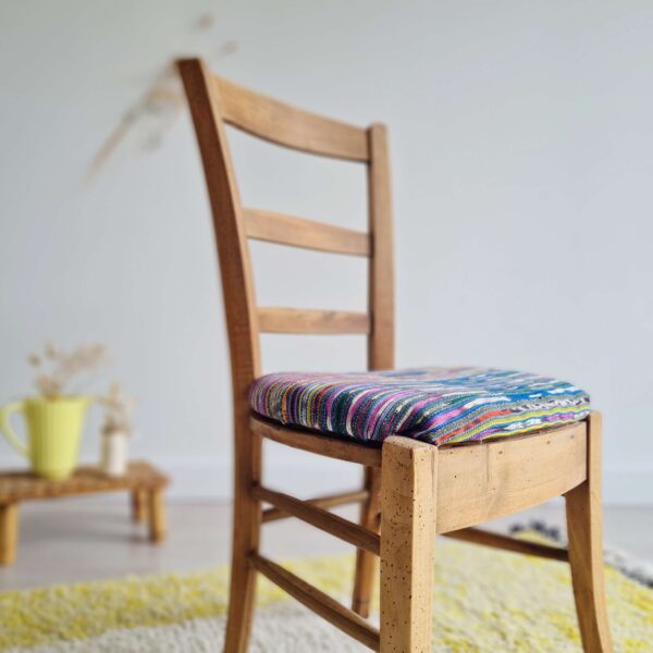 Chaise ancienne assise ikat