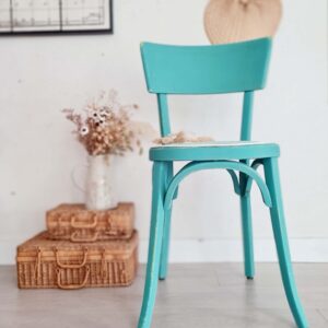 Chaise bistrot bleue et rayures
