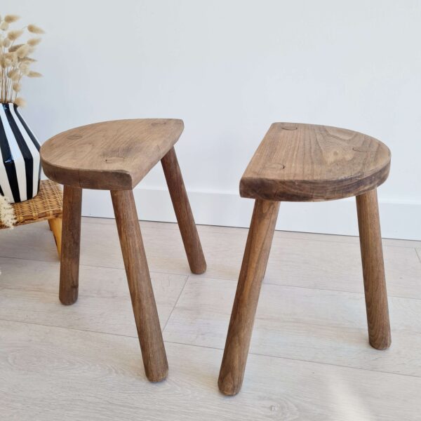 Tabourets tripodes en bois