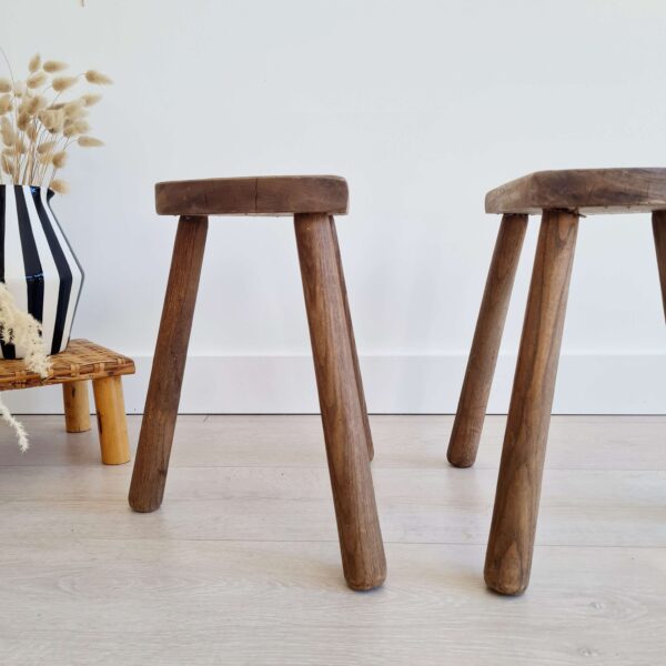 Tabourets tripodes en bois