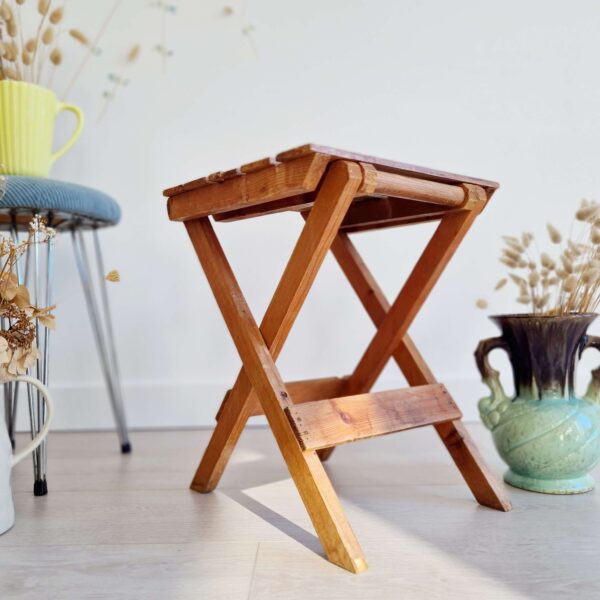 Tabouret pliant ancien en bois