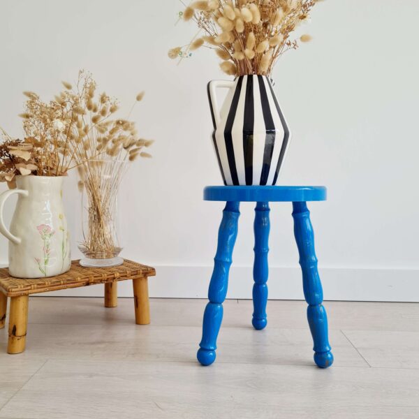 Tabouret ancien tripode bois bleu