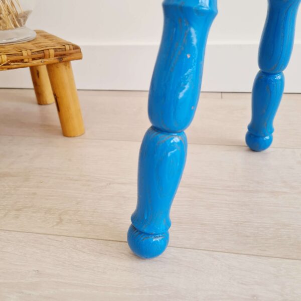 Tabouret ancien tripode bois bleu