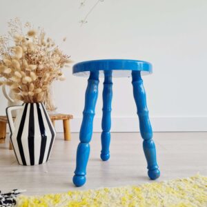 Tabouret ancien tripode bois bleu