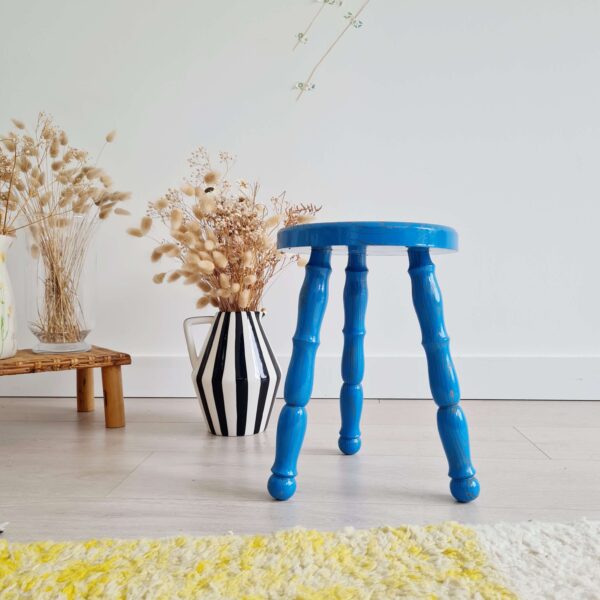 Tabouret ancien tripode bois bleu