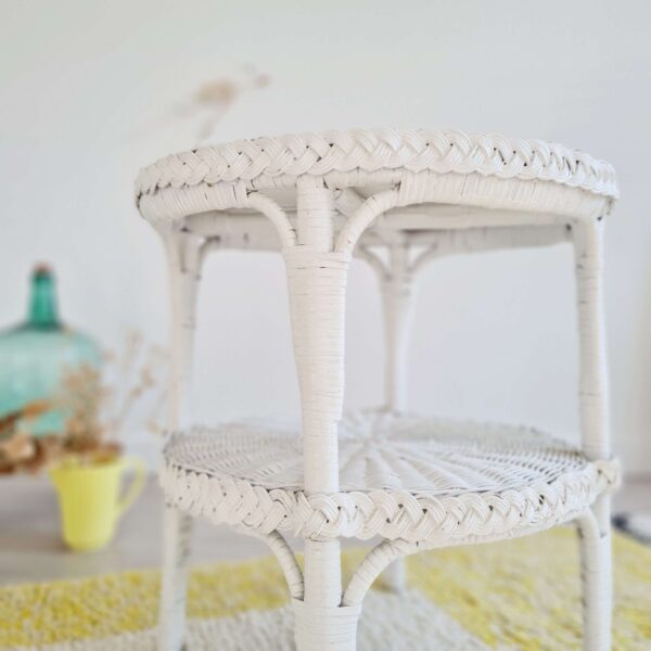 Table ancienne rotin blanche