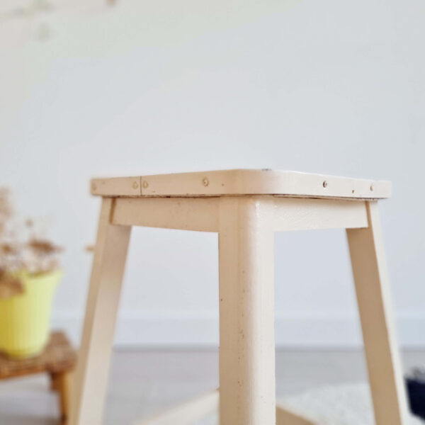 Tabouret de ferme blanc